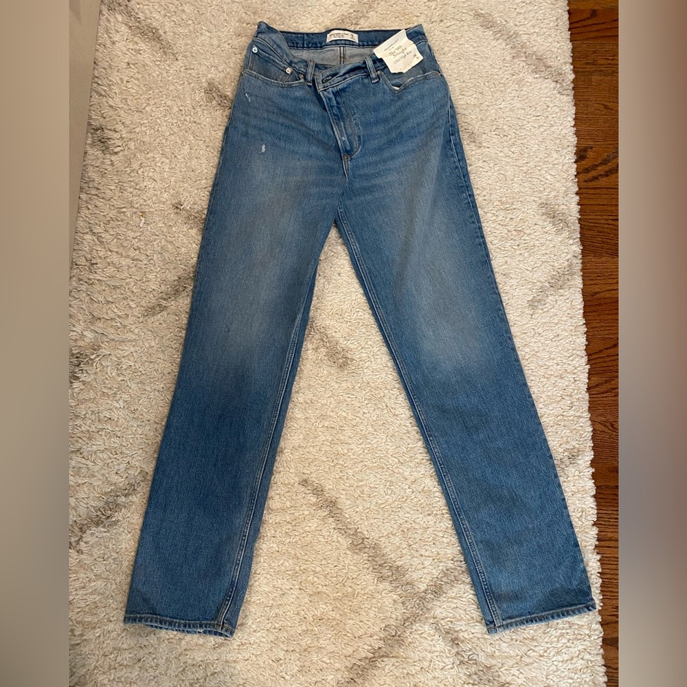 A & F The 90s straight ultra high rise jeans